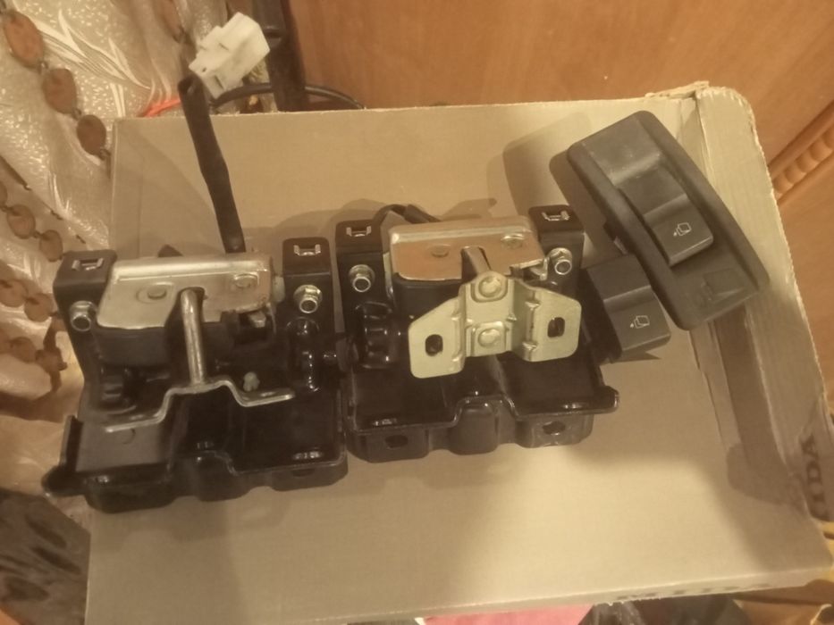 Замок IVECO на кабіну