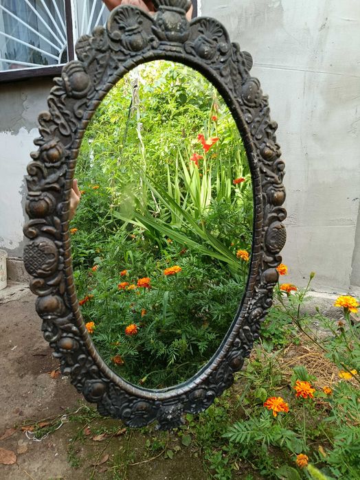 дзеркало настінне в рамі