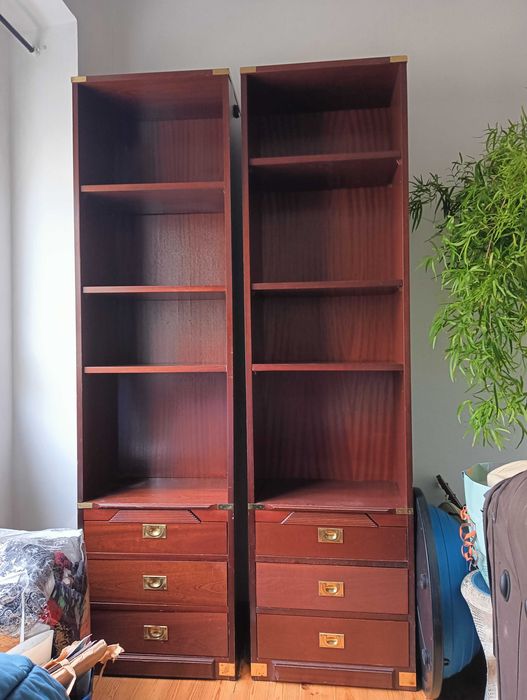 Armários em madeira de mogno, antiguidade em ótimo estado!