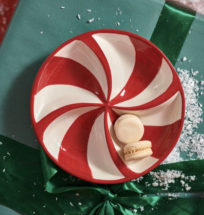 Тарілка яскрава святкова новорічна у святковому стилі у формі цукерки