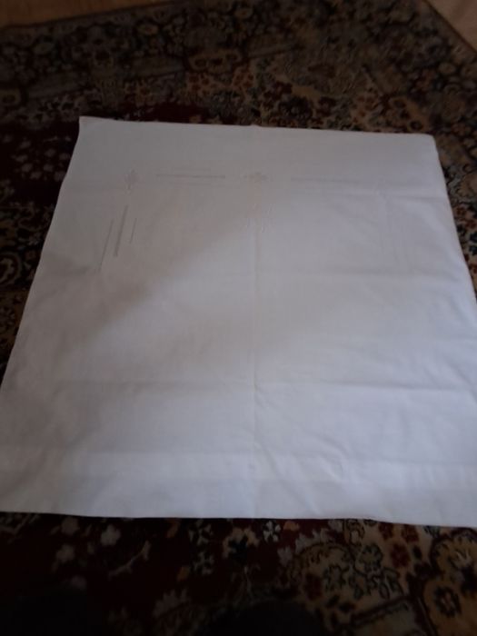 Ręcznie haftowana poszewka 77x73 cm.