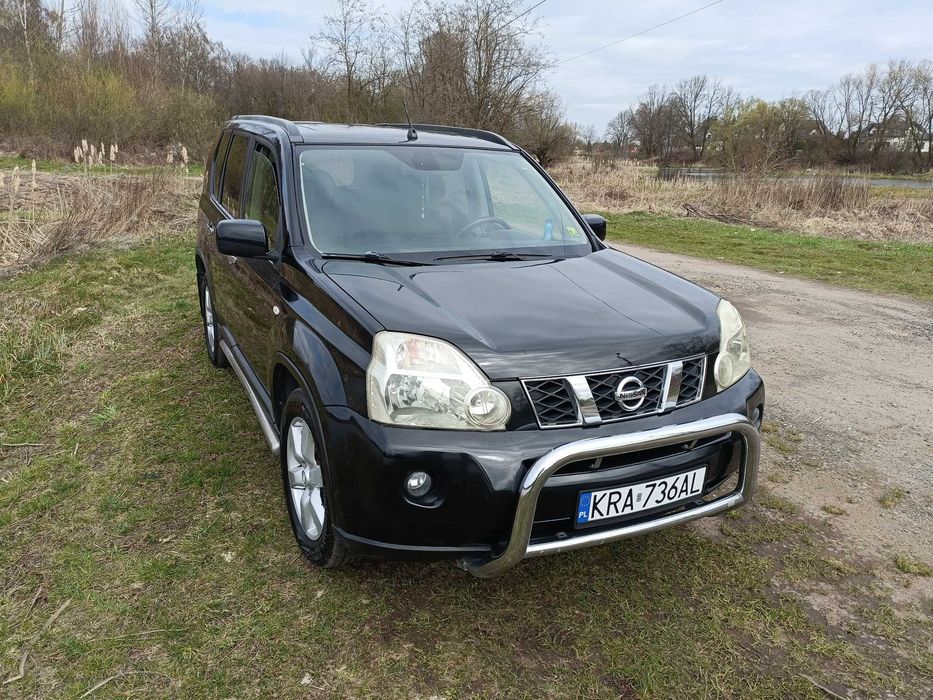Samochód SUW Nissan X-Trial