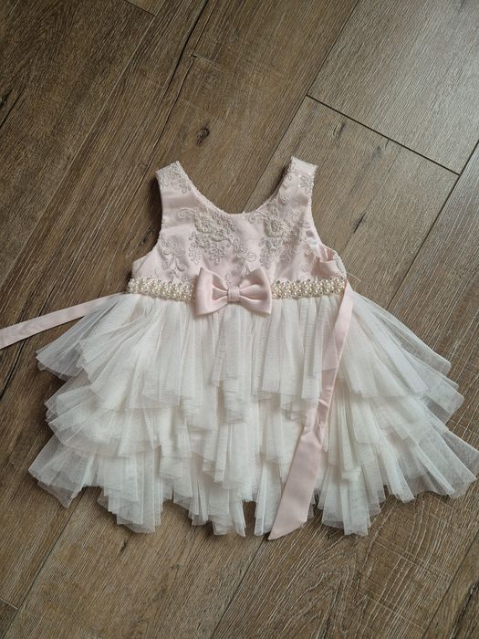 Ніжна святкова сукня, 74 р