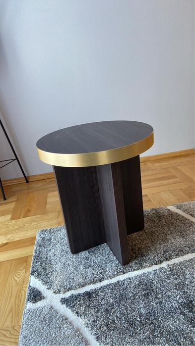 Stolik z płyty ze zlota wstawką meble.pl