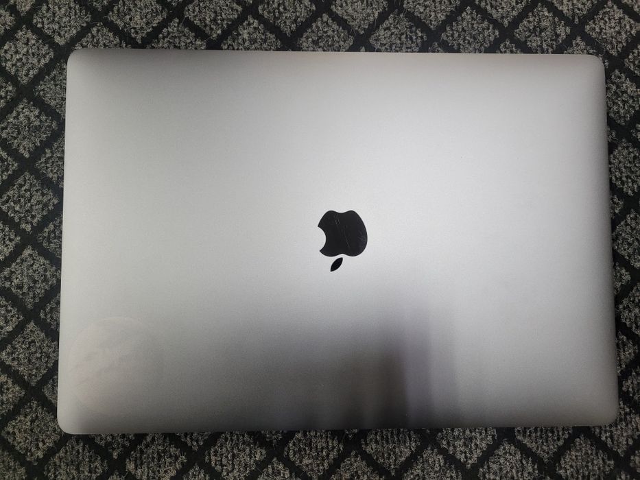 Apple MacBook pro i7 16ram 250 A1707  EMC3162