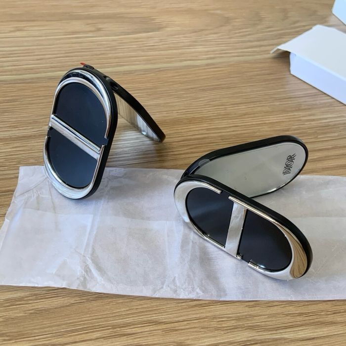 Дзеркало-тримач для телефону Dior