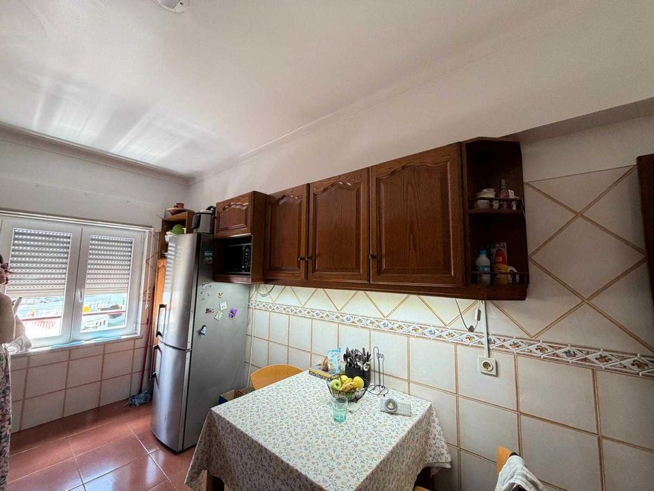 Móveis de Cozinha  + Fogão Indesit + Bancada parcial em Granito+ Cuba em Inox com torneira