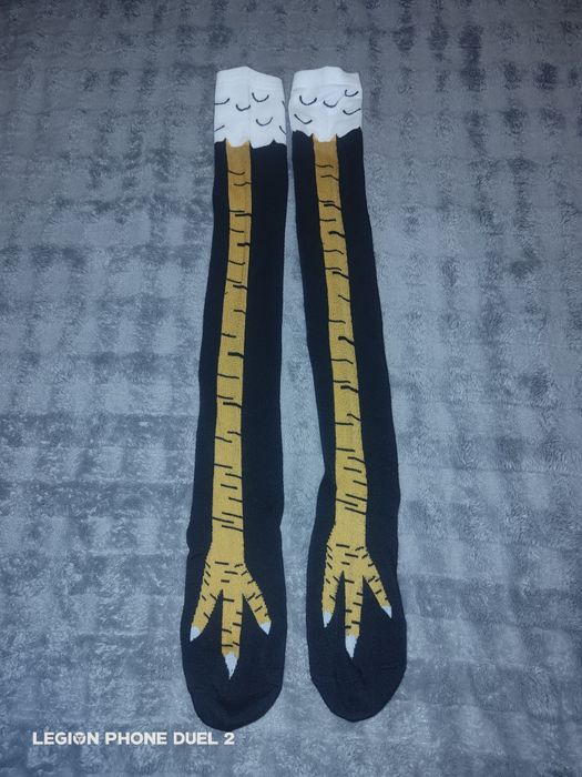 Подаються носки курячі лапки