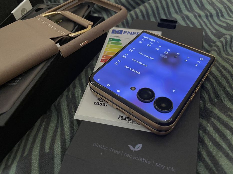 Топовий Motorola Razr 60 Ultra новий, 16/512Gb дерево