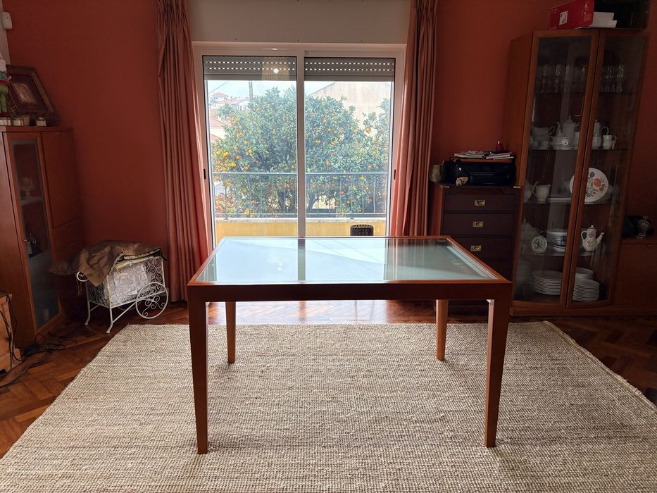 Mesa de Jantar Extensível 1,30m–2,60m + 4 Cadeiras | Madeira