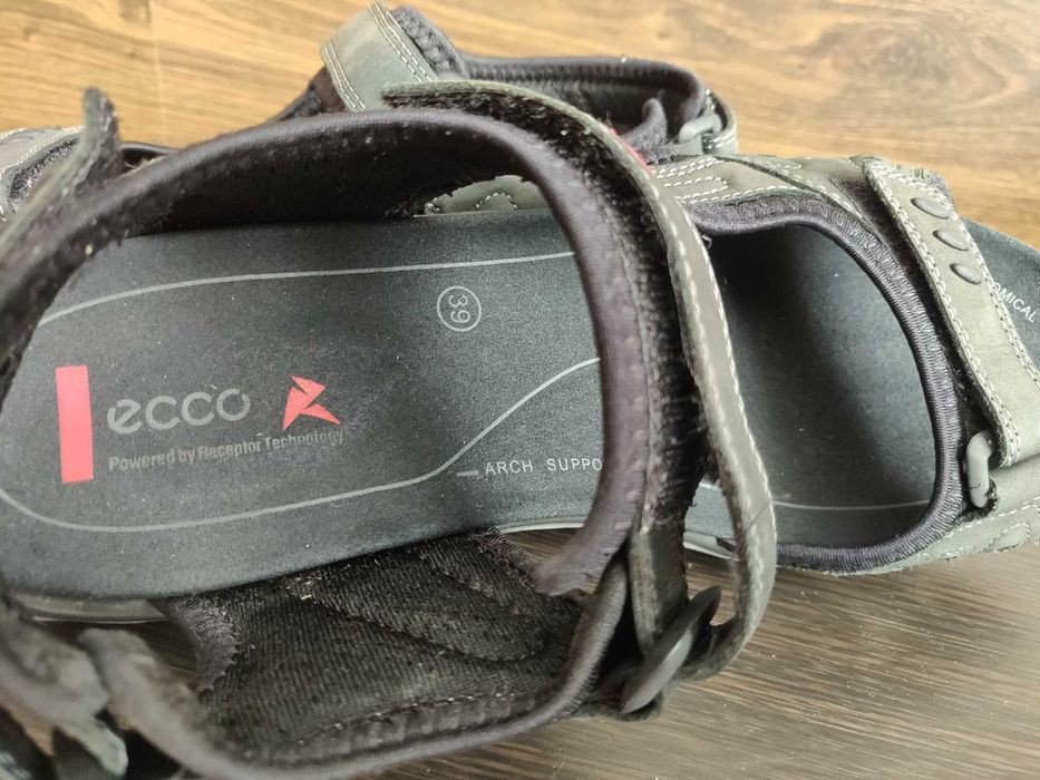 Женские сандалии ECCO р. 39 стелька 25,5 см. цвет черного асфальта.