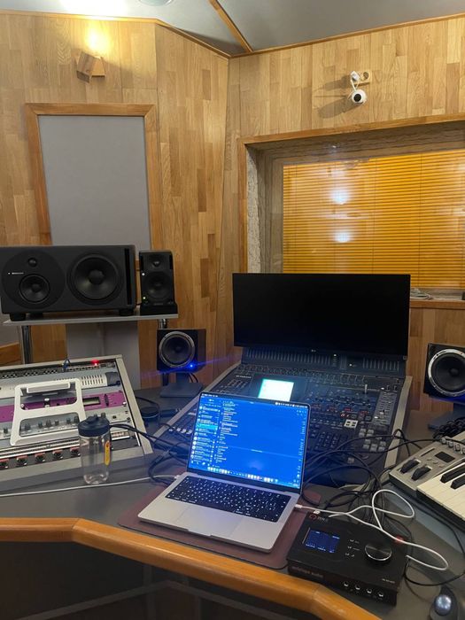 Песня на заказ | Биты | Текст песни | Сведение | Мастеринг | Музыка