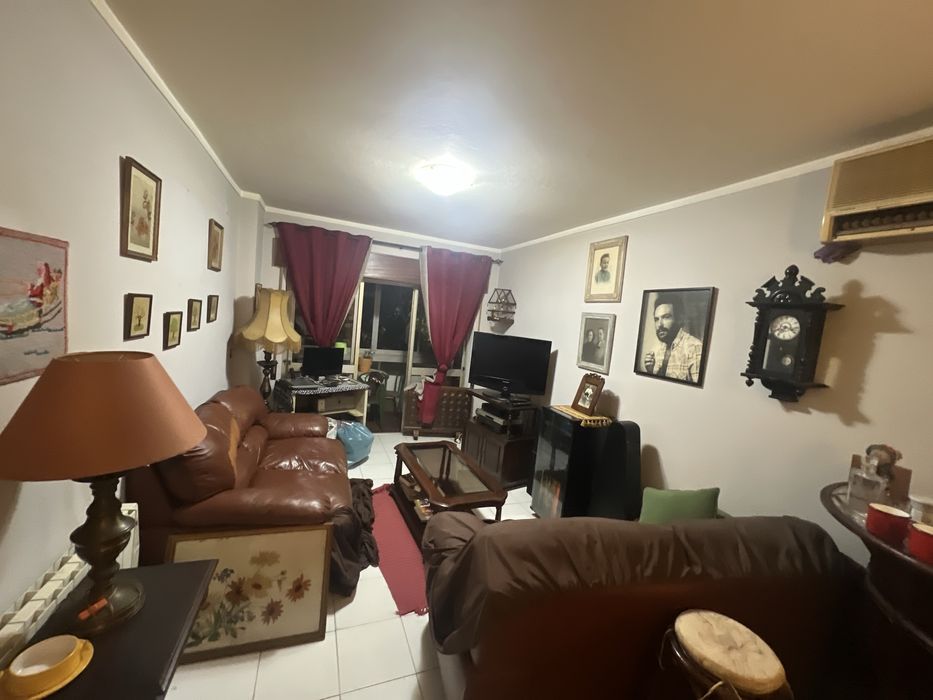 Venda de Recheio / Mobília de Sala e Cozinha (Motivo: Obras)