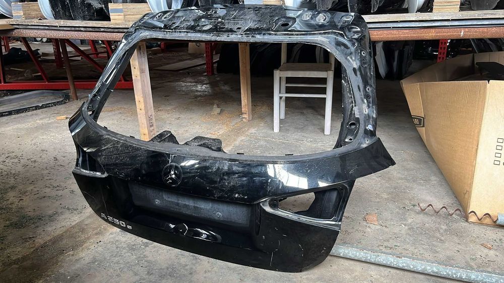 Porta / tampa da mala Mercedes A 220 d (177.014)