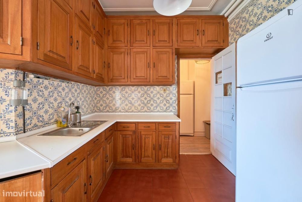 Quarto - localizado em Marquês de Pombal Lisbon