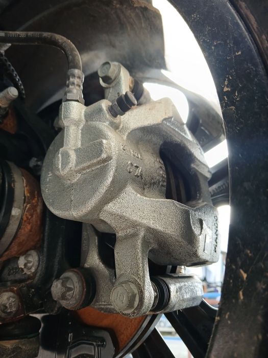 Pinça travão / maxila de travão frente esquerda JEEP Compass (MP, M6)