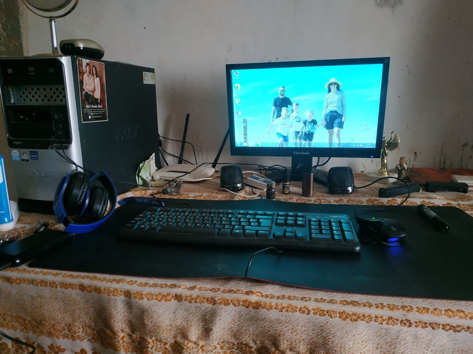 ПК, полност'ю. Миш, клава, монитор.