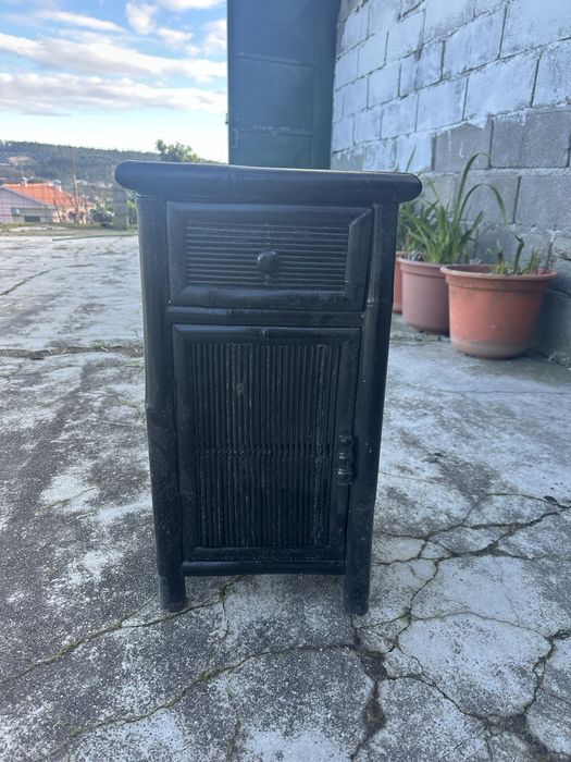 Mesinha de cabeceira