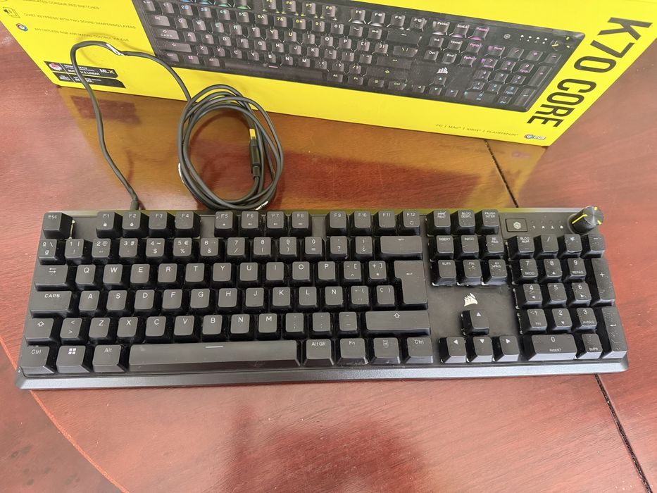 Teclado mecânico para jogos Corsair K70