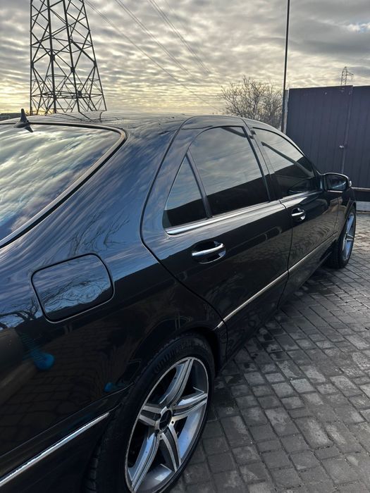 Продам  мерседес 220 возможен обмен