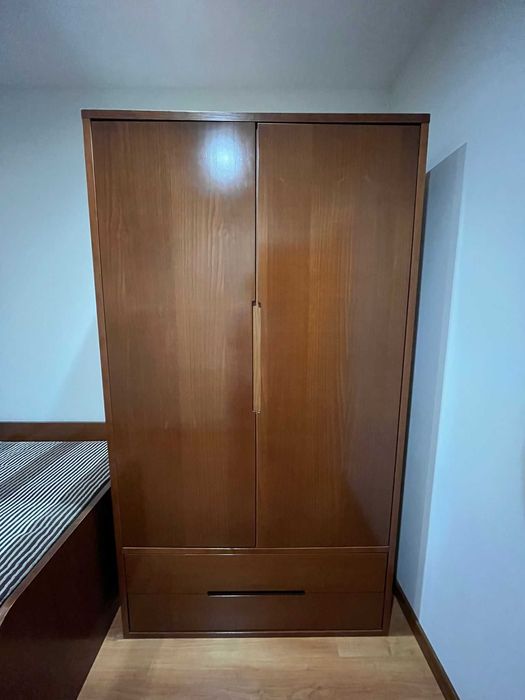 Estúdio para solteiro, em madeira