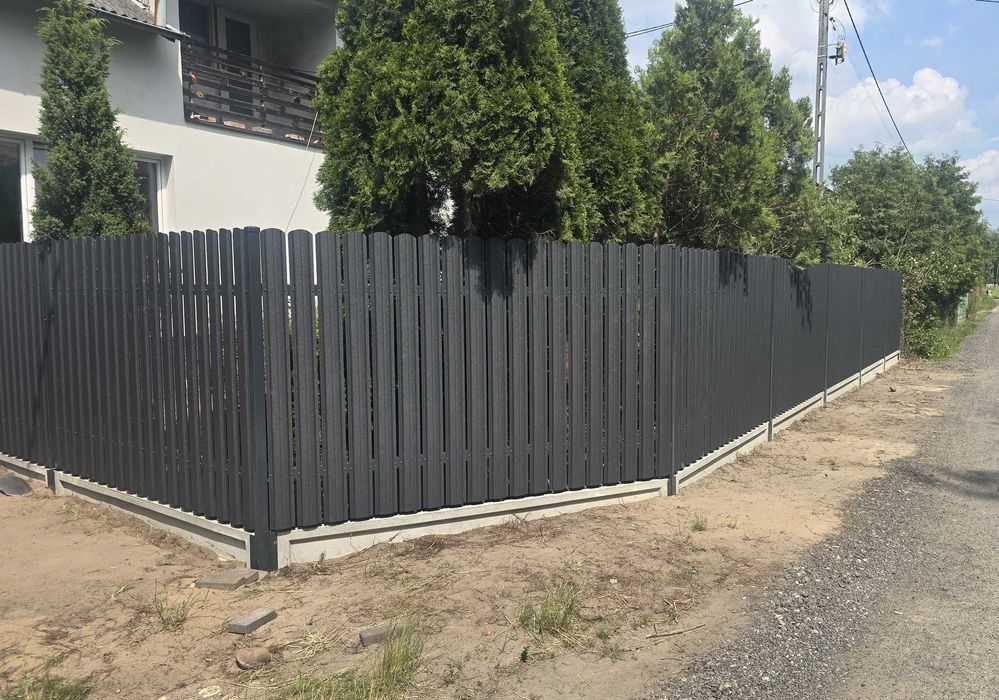 Montaż ogrodzeń ze sztachet metalowych - bramy , furtki