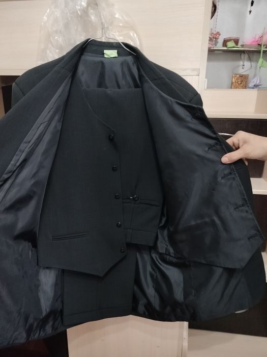 Продам костюм тройка