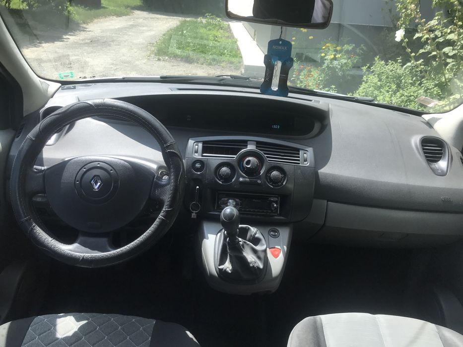 Продається надійний сімейний автомобіль Renault Scenik 2 2005 року.