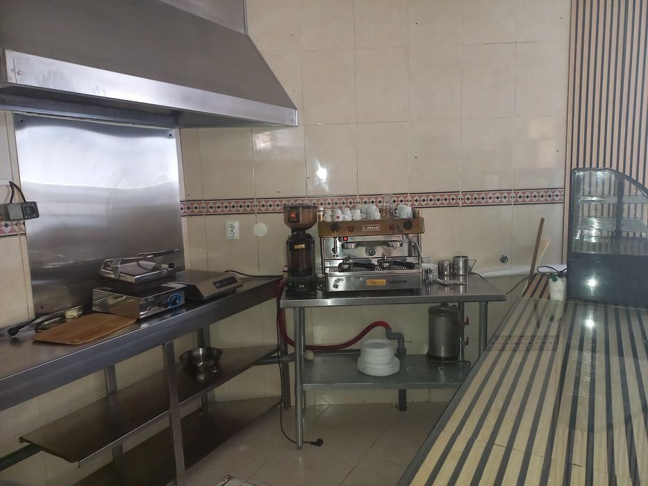 Arrenda-se café/snack-bar ou Pastelaria