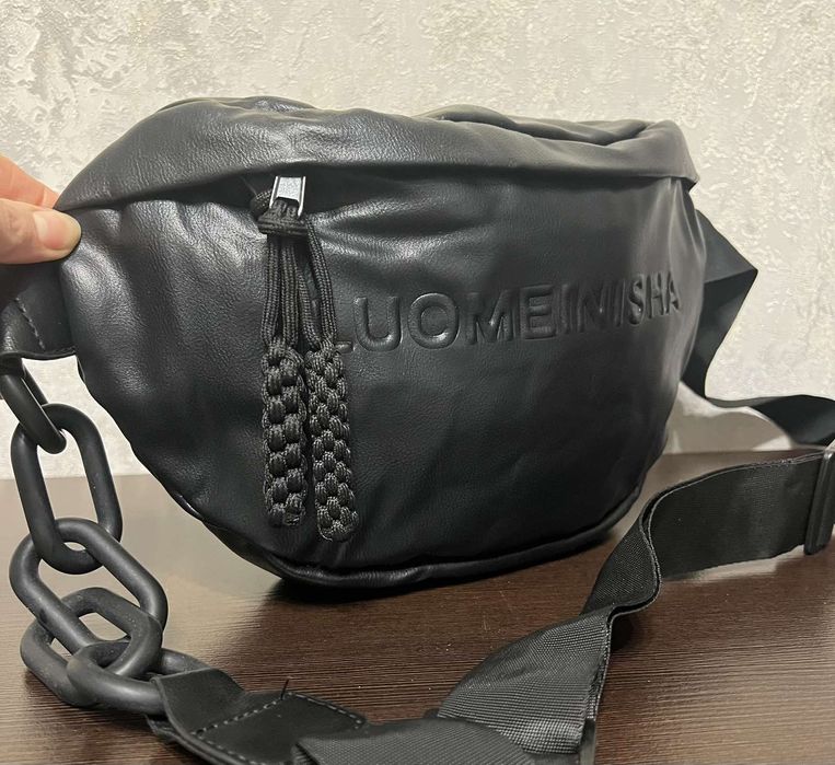 Чорна вмістка бананка