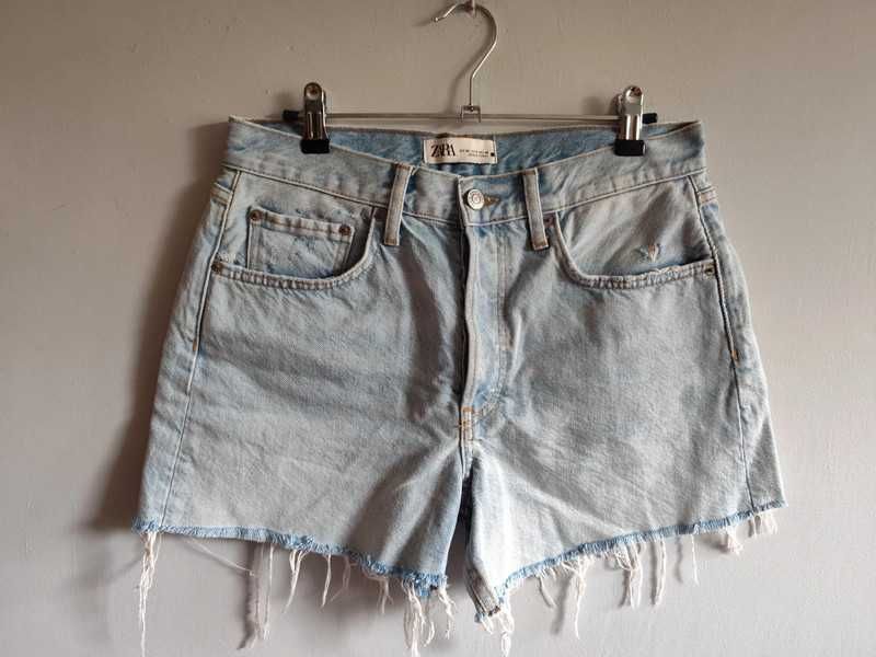 Piękne krótkie jeansowe spodenki z wysokim stanem w stylu vintage Zara