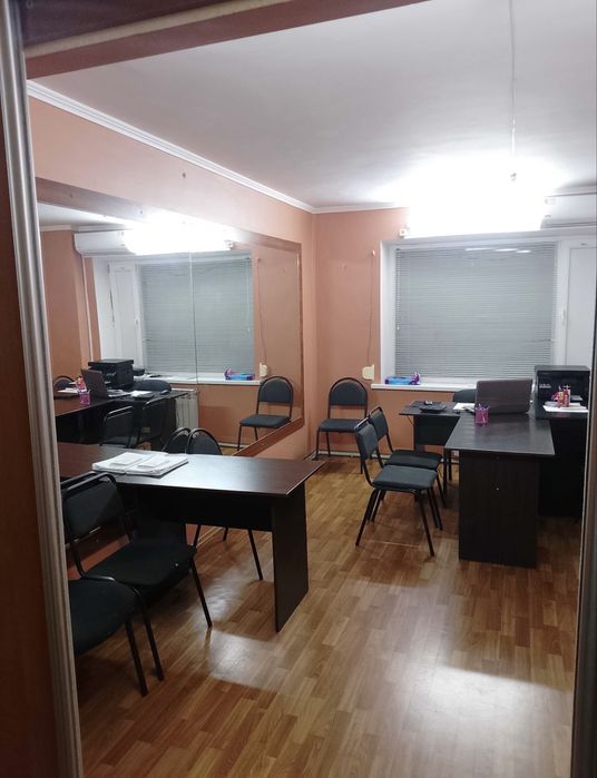 Продам коммерческое помещение на Левом берегу,2 микрорайон