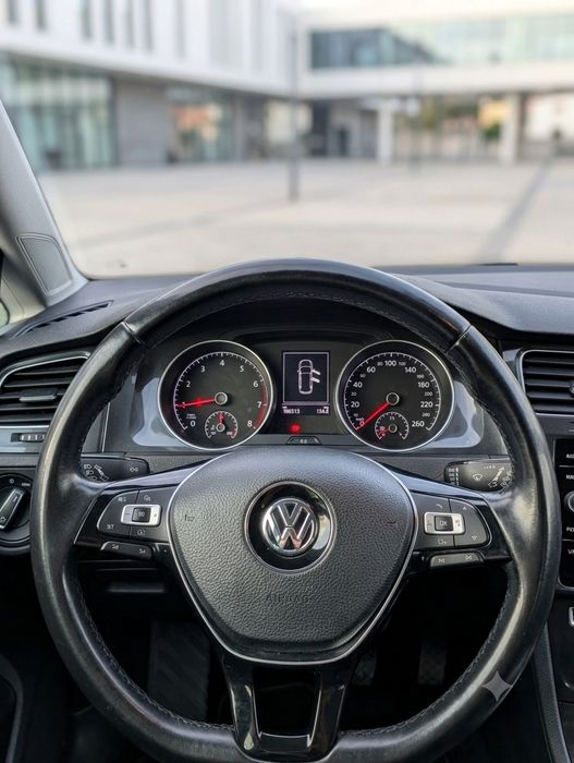 VW Golf VII Confortline (110 cv) – 2018 | Nacional