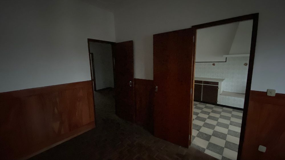 Moradia com 2 pisos independentes, garagem e quintal – Almeirim