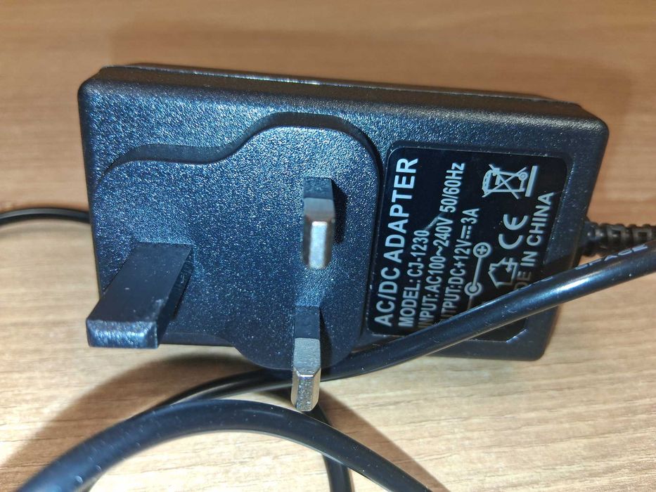 N241 Zasilacz AC/DC Adapter 12V 3A Model CJ-1230 Wtyczka UK