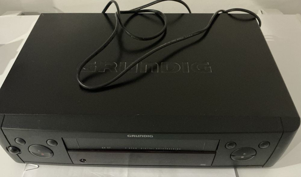 Videogravador/leitor Grundig