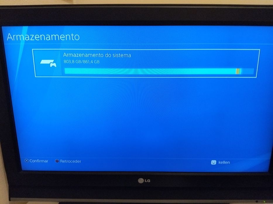 Vendo PS4 com oferta de jogos e 2 comandos(1 deles personalizado)