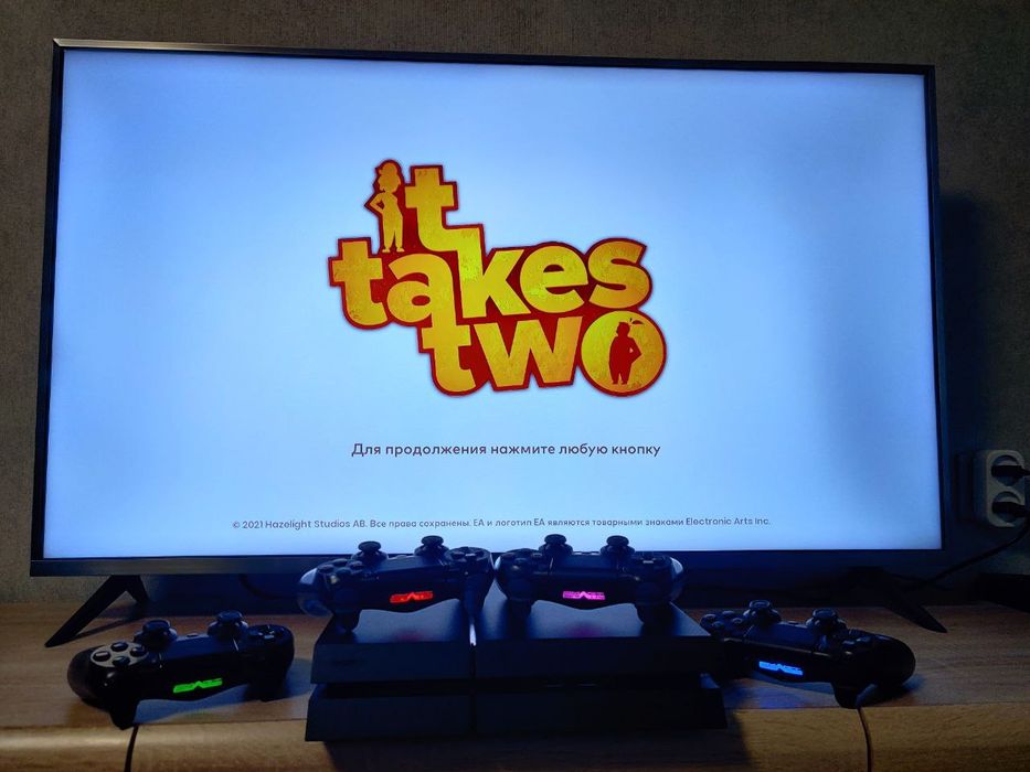 Продам PS4 9.00 з 5 геймпадами.