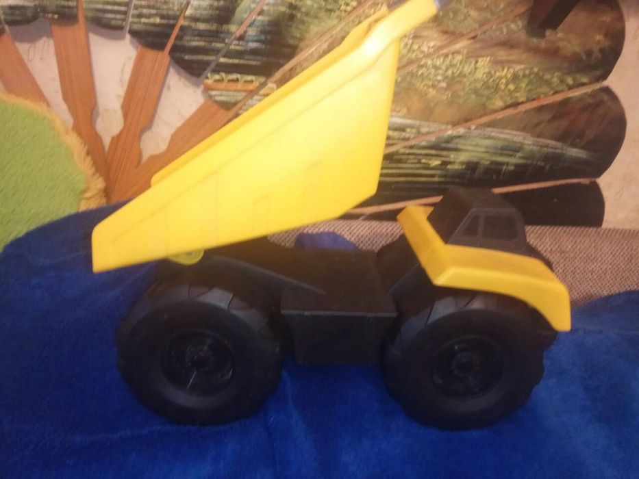 Машинка  Cat свет ,музыка и самосвал Jamara Германия  свет