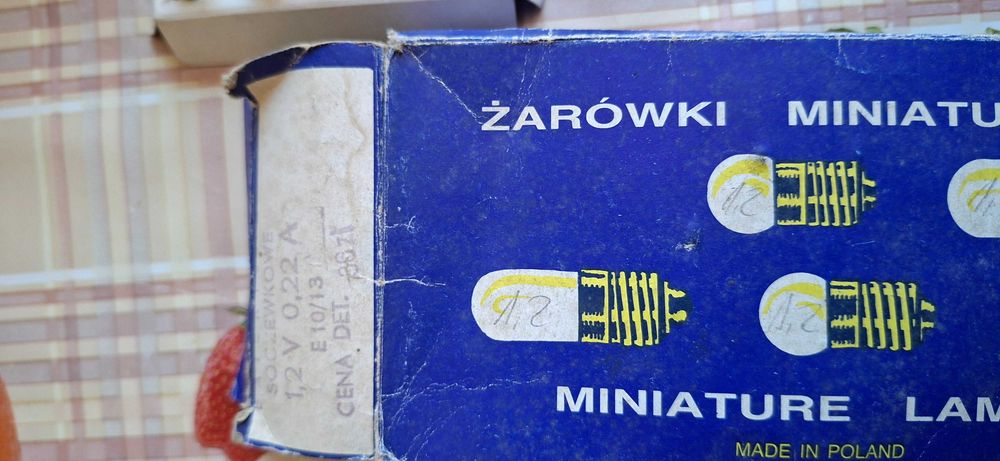 żaróweczka z gwintem E10 1,2V 0,22A i 2,2 V0,25A  PRL