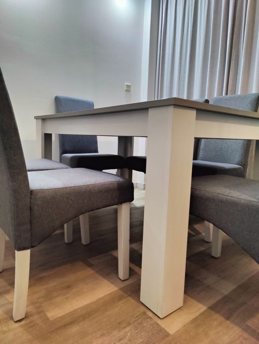 Mesa de jantar  extensível + 8 cadeiras