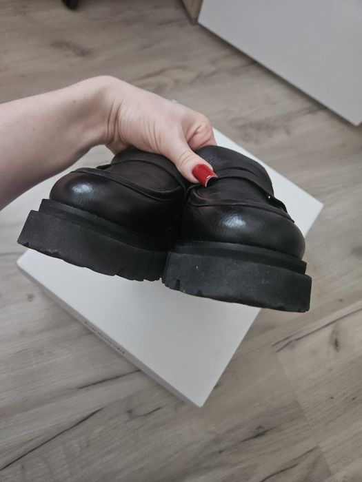 Czarne skórzane buty  loafersy mokasyny na platformie 37