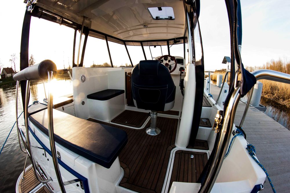 Nautika 830 MC Houseboat Jacht motorowodny Jacht spacerowy Motorówka