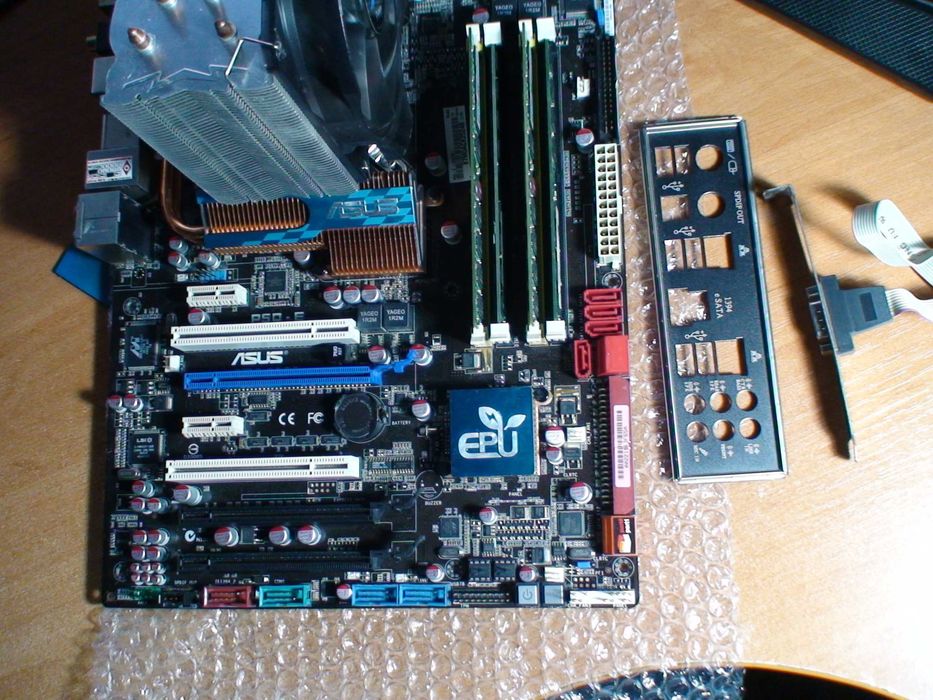 продам комплект Socket 775 Asus p5q e  + проц + озу  + башня -- обмен