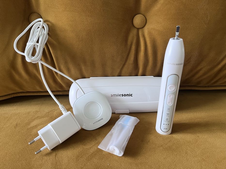 Szczoteczka soniczna Smilesonic UP White