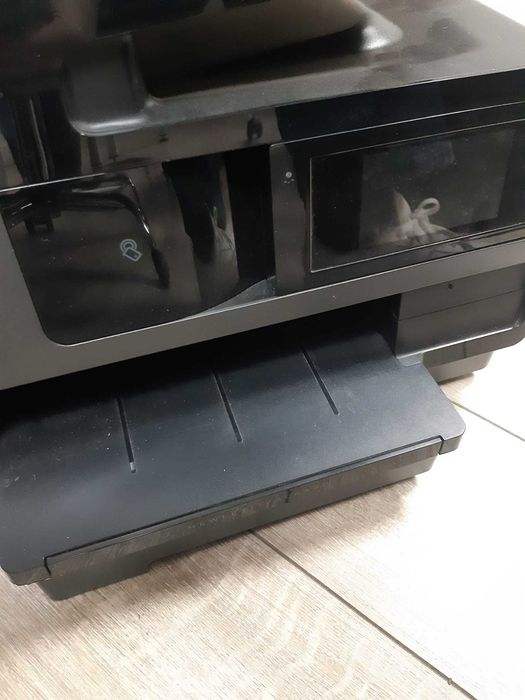 HP OfficeJet Pro 8620 – z tuszami i kablami