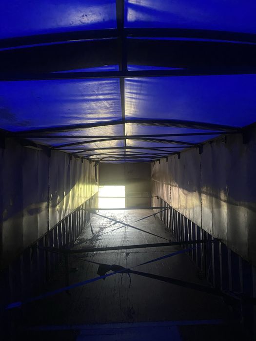 Напівпричіп-зерновоз контейнеровоз,на ходу можливий обмін,