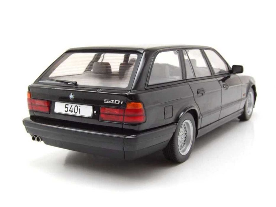 Модель MCG road cars BMW 5series Series E34 Touring black-metallic/green-metallic/silver 1:18 Машинка Металл БМВ Бєха