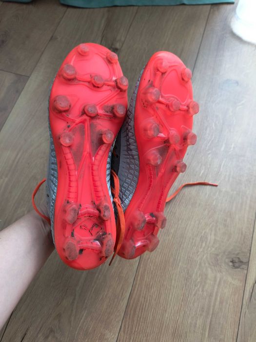 Buty korki do piłki nożnej