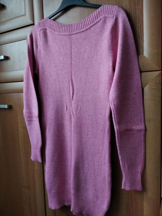 Różowy sweter damski